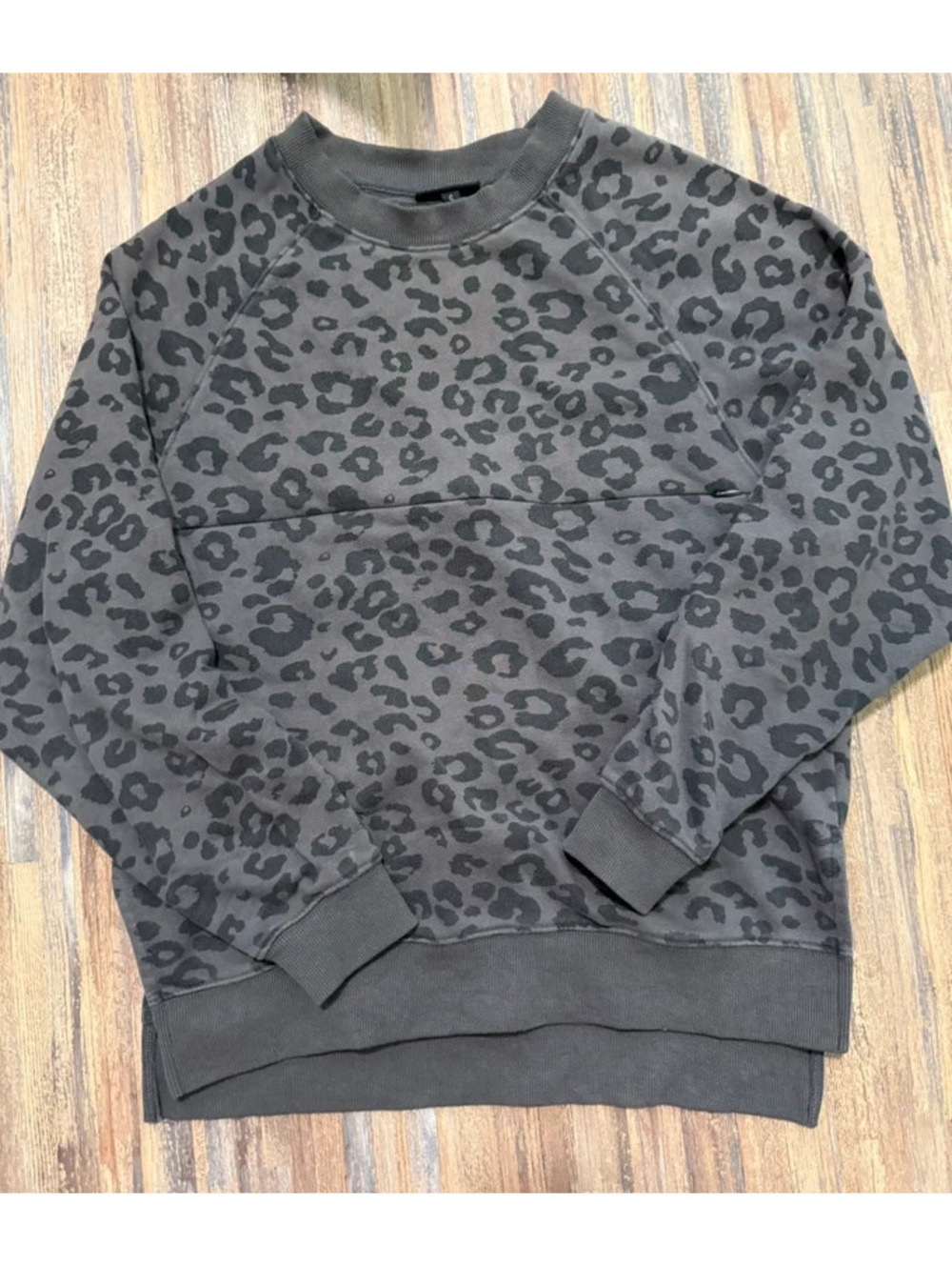 Nursing queen crewneck size small